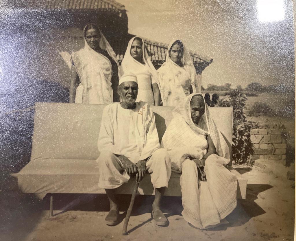 100 year old photo of Indian family, old photo, vintage photo, old family photo
