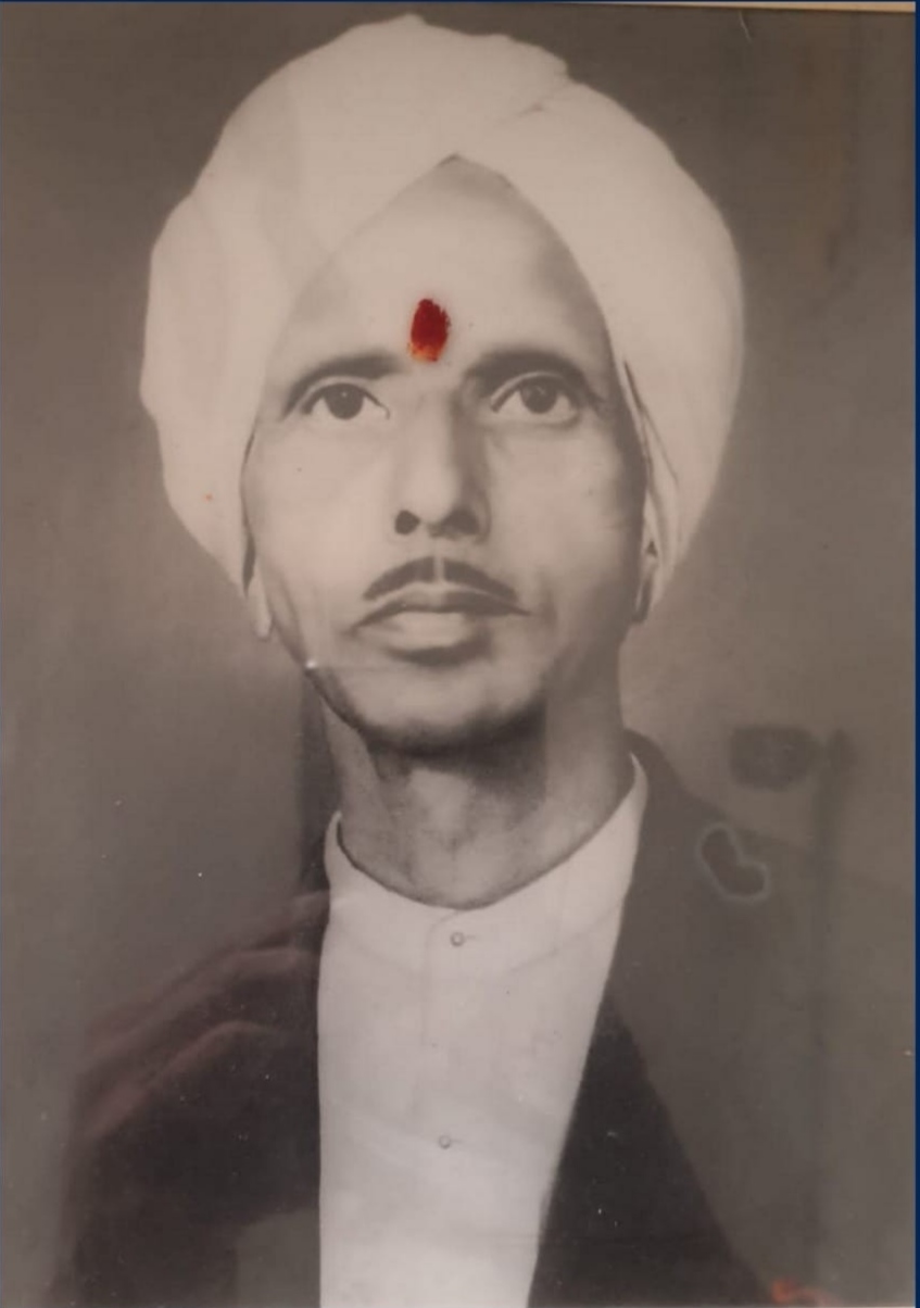 old blurry photo of a man in turban, black and white photo, old photo