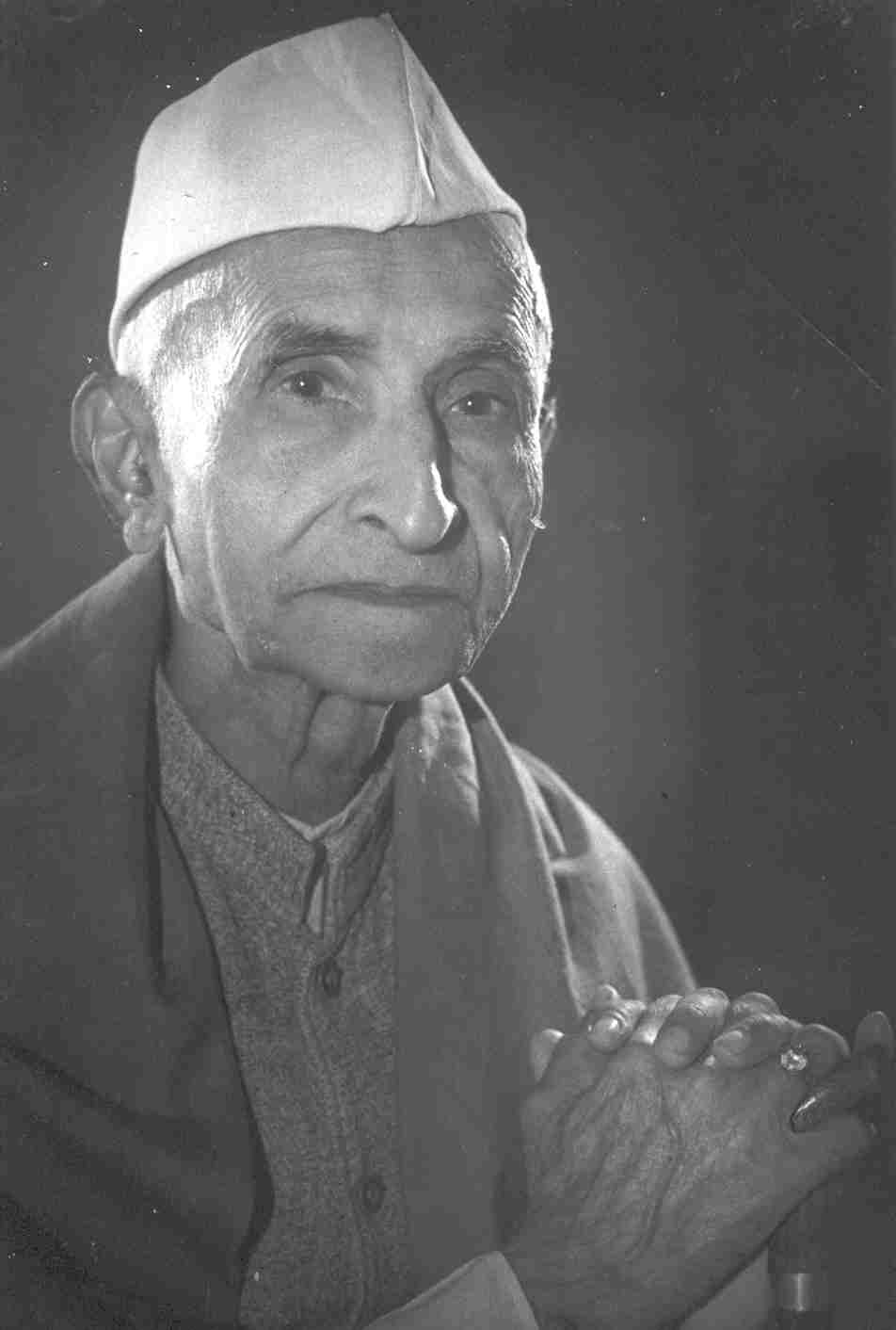 image of portrait artist and painter Ravishankar Raval (1892-1978), image credits: Wikipedia commons & Paintphotographs.com